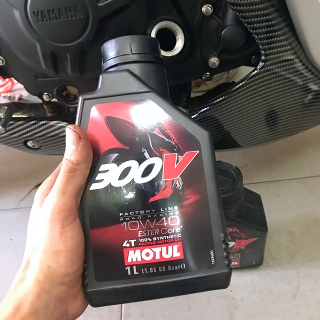 Motul 300v 10w40 tem 3 lớp nhập khẩu Pháp