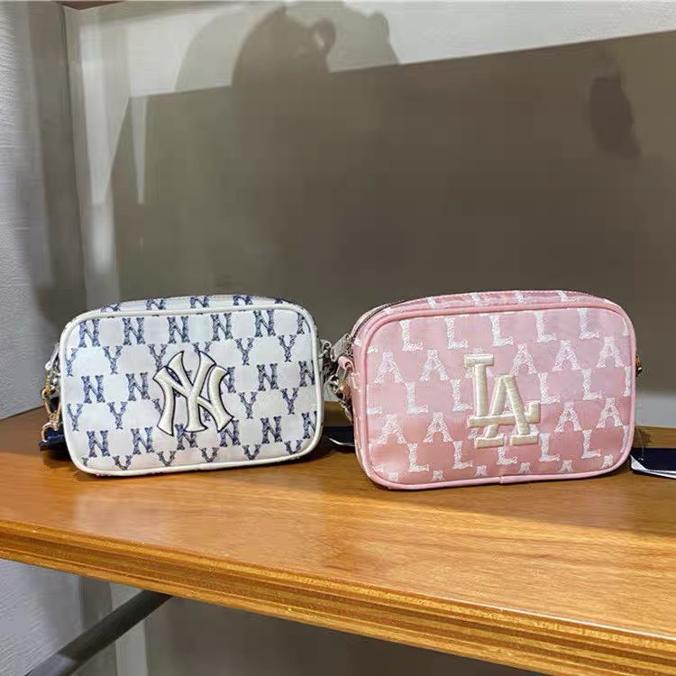 Túi đeo chéo MLB Monogram Crayon New York Yankees