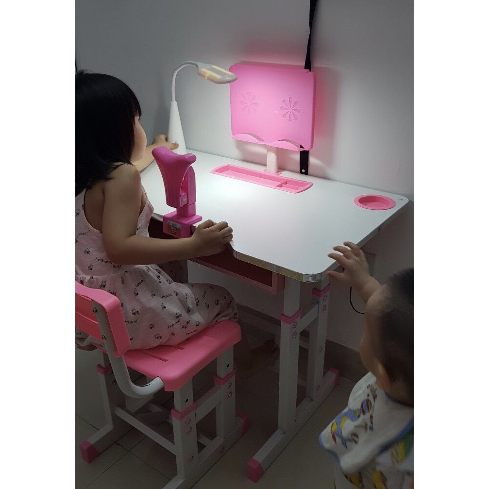 Bộ bàn ghế học sinh SKYA K102 bàn học thông minh cho bé màu hồng chống gù chống cận có giá để sách và ipad tiện lợi