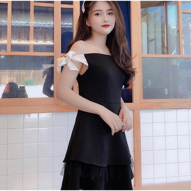 Đầm đen bẹt vai tay nơ