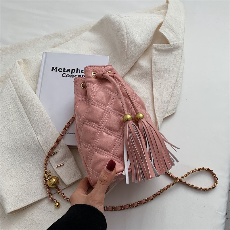 Túi Đeo Chéo Vai Thêu Họa Tiết Độc Đáo Thời Trang Mùa Hè 2022