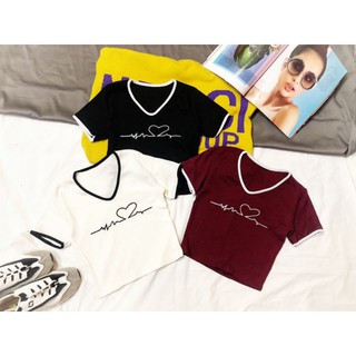 Áo croptop thêu chữ