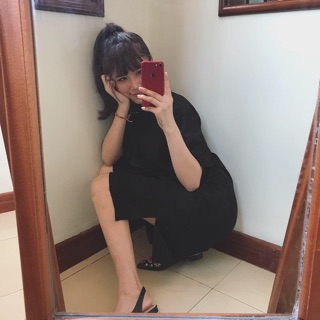 Váy Đen Xuông đơn giản .