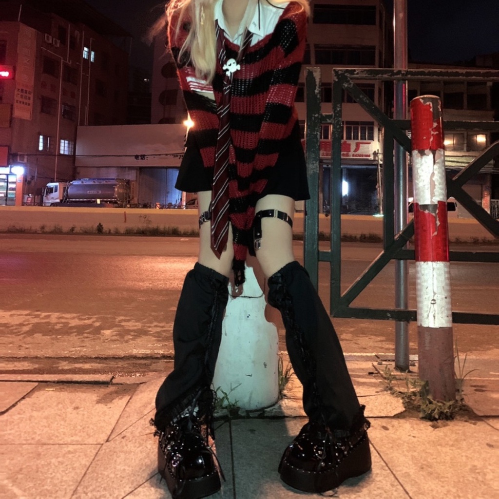 Áo len dài váy kẻ ngang rách gấu tạo layer cá tính phong cách Châu Âu Lady Ghost