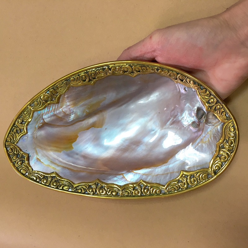 Đĩa salad, đĩa đựng hoa quả, bánh kẹo làm từ vỏ trai hồng khảm vàng kích thước 18cm