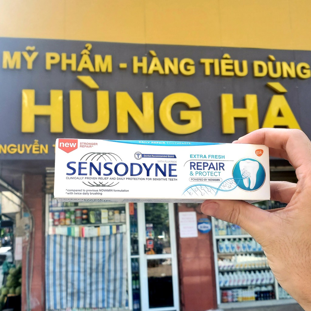 Kem đánh răng giảm ê buốt Sensodyne Repair and Protect Extra Fresh 100g