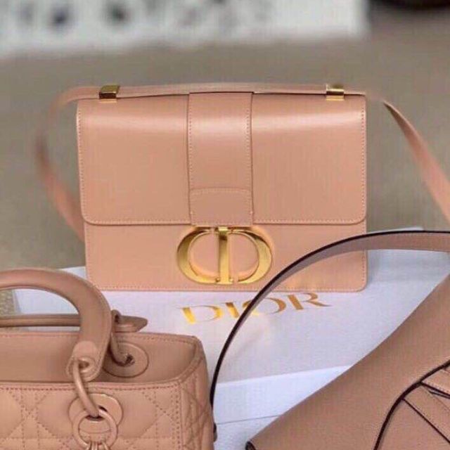 ❇️Dior montaigne 📍Màu sắc : đen/trắng/vàng/hồng 📍Mẫu mới nhất trong BST Dior