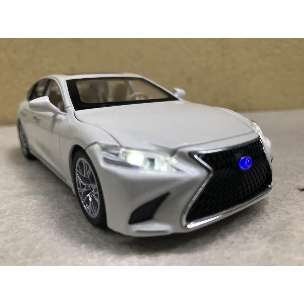 Mô hình xe ô tô LEXUS LS500h - 1:32