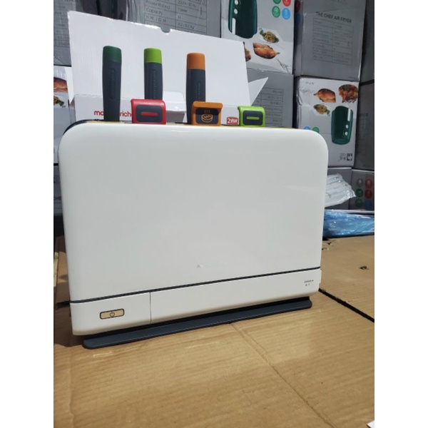 Bộ dao và thớt .Thương hiệu Morphy Richards-MR1001