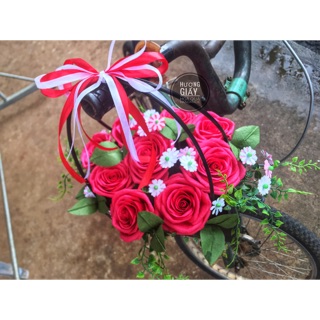 Giỏ hoa hồng giấy nhún