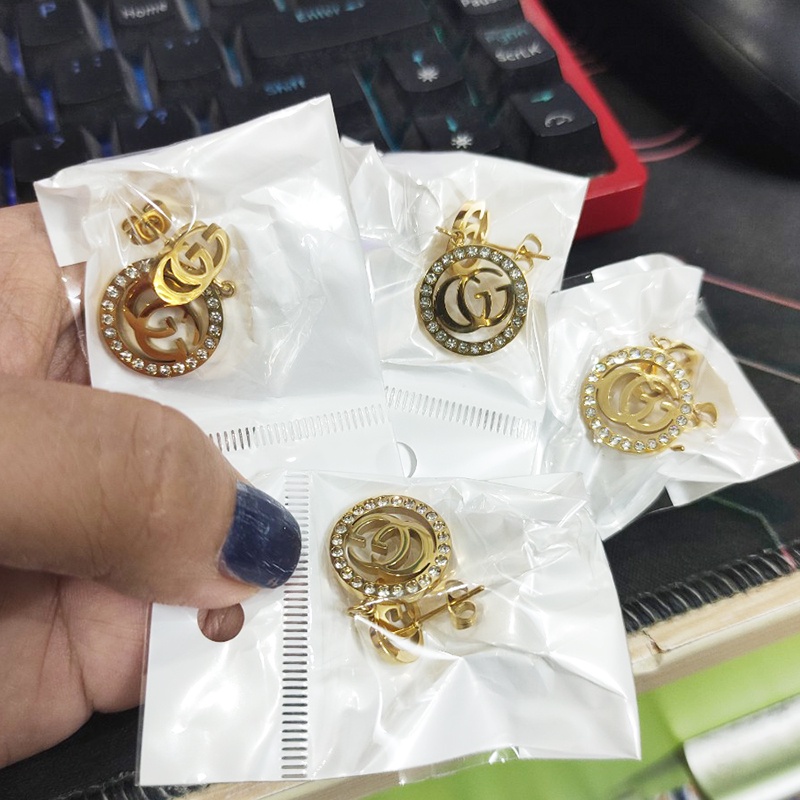 Bông Tai  Đính Đá Nhân Tạo Sang Trọng Titan Ko Đen TT 4400