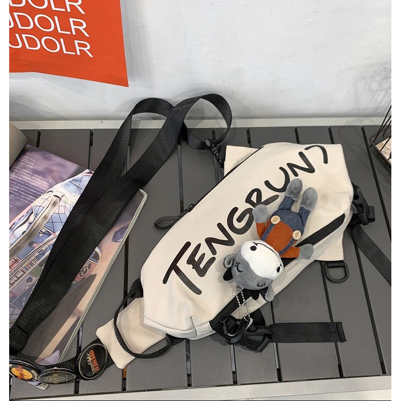 Túi đeo chéo nam nữ thời trang unisex kèm móc khóa bò sữa | BigBuy360 - bigbuy360.vn