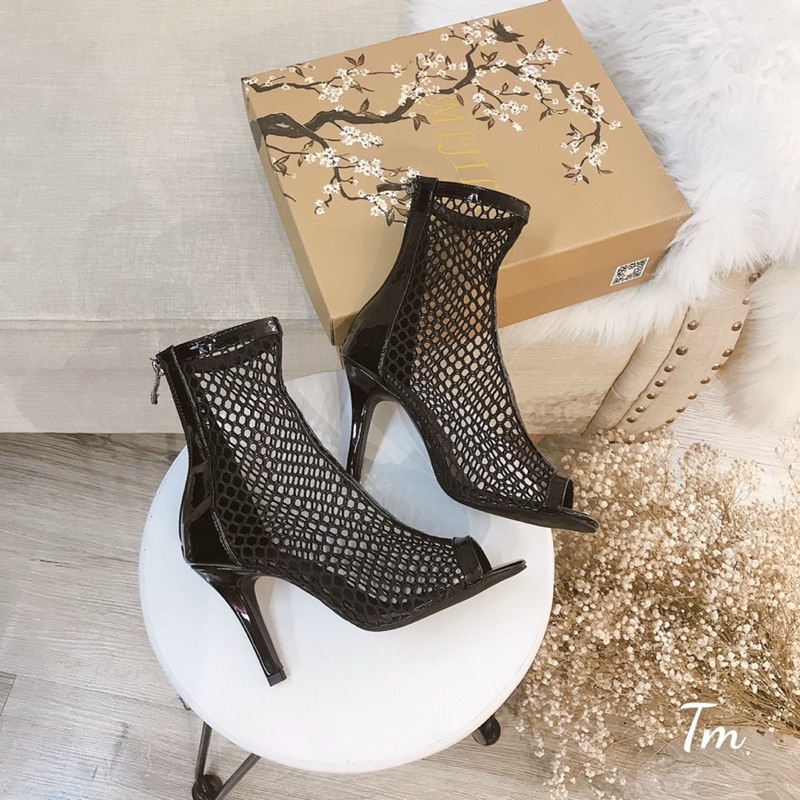 giày boots nữ cổ cao gót nhọn 7cm hở mũi bốt lưới khoá sau (fullbox loại 1)