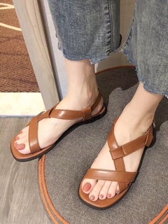 Sandal nữ.