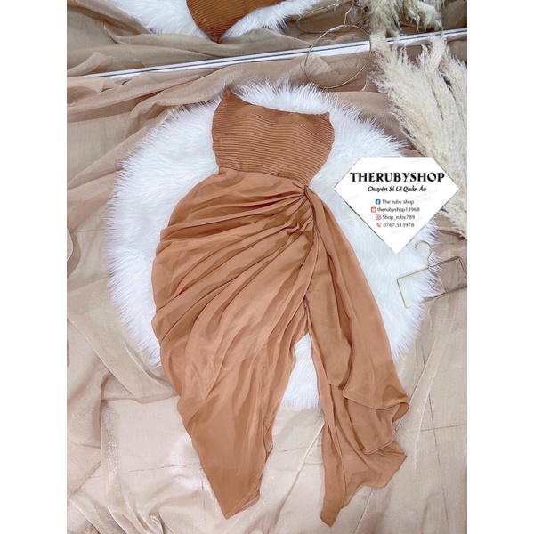 Đầm body xẻ tà cúp ngực