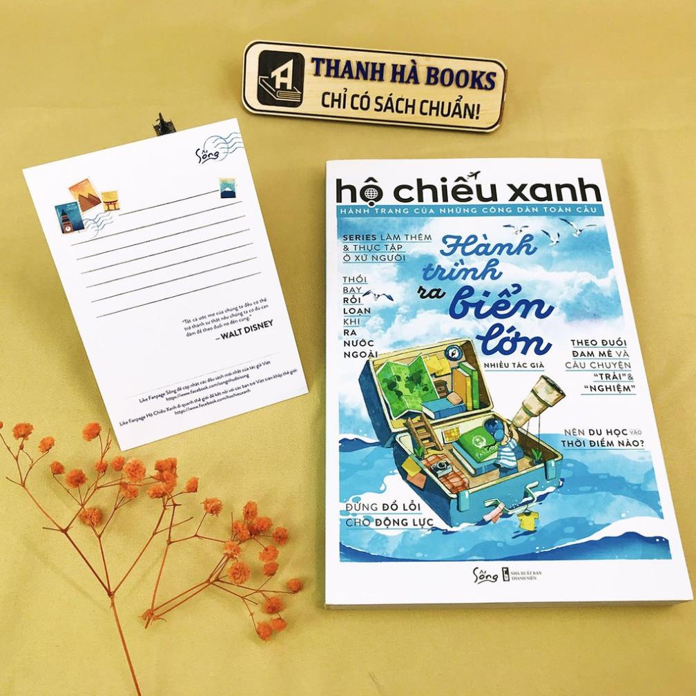 Sách - Hộ Chiếu Xanh - Hành Trình Ra Biển Lớn (Tặng kèm Postcard) [AlphaBooks]