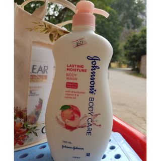 Sữa tắm dưỡng ẩm johnson lasting moisture 750ml