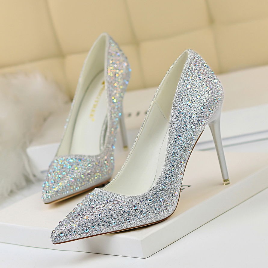 2020 mùa xuân mới cuộc họp thường niên giày cưới của phụ nữ rhinestone mũi nhọn cao gót công chúa đám cô dâu cạn