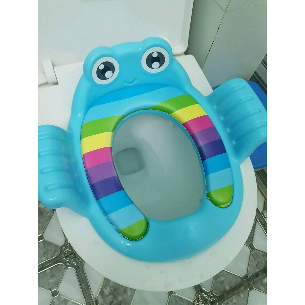 Bệ ngồi Bồn Cầu Có Tay Vịn Cho Bé