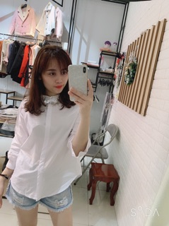 Áo sơ mi trắng cổ lá cách điệu
