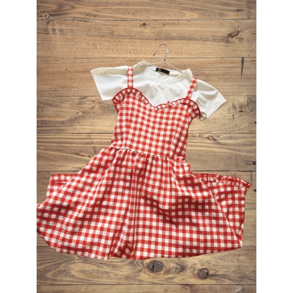 set áo trắng trơn kèm váy đỏ