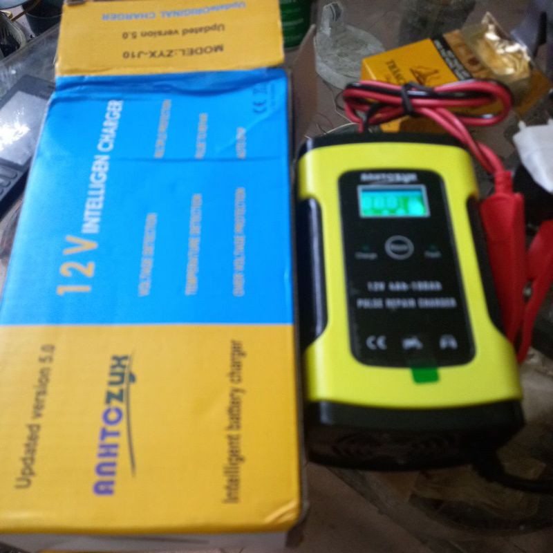 Bộ xạc bình acquy 12V 100Ah dòng 6A thông minh tự ngắt khi đầy màn hình LCD báo điện áp và báo đầy bình