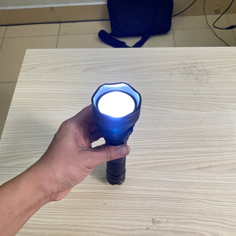 Đèn pin siêu sáng Supfire L3 zoom xa gần, bóng led P90 cao cấp 36W, siêu sáng và pin khỏe –