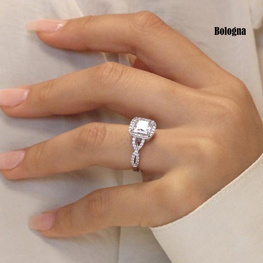 Nhẫn Đính Hôn Cô Dâu Đính Đá Zircon Sang Trọng