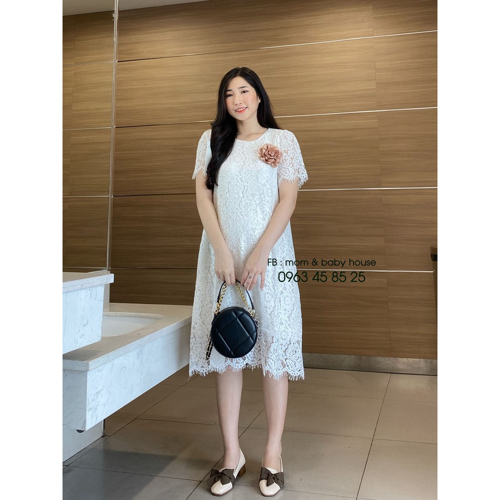 Đầm bầu ren trắng đi tiệc đính kèm hoa lụa cao cấp