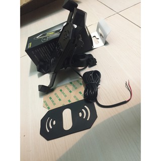 Gá kẹp điện thoại có sạc USB