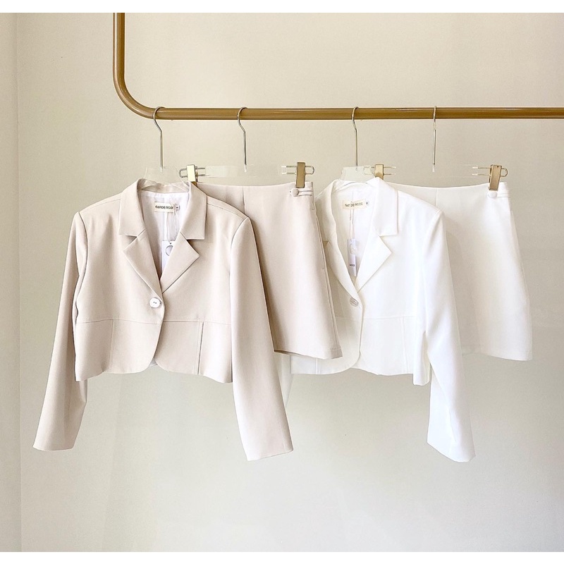 Chân váy A đính nút