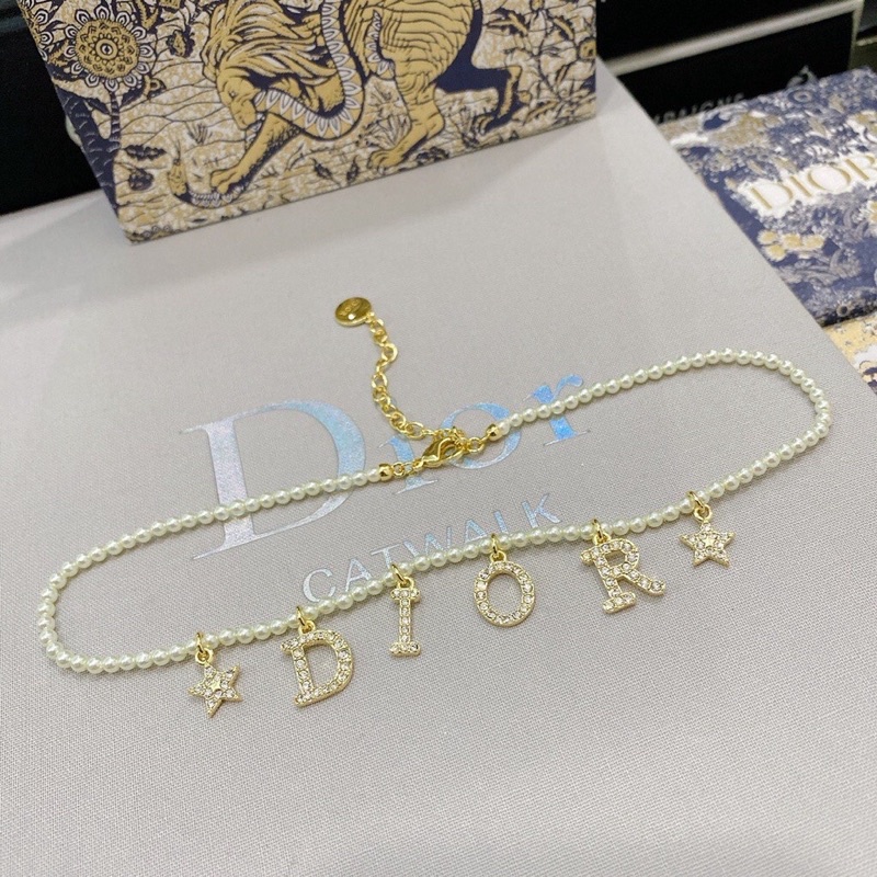 Vòng cổ choker thời trang hot trend