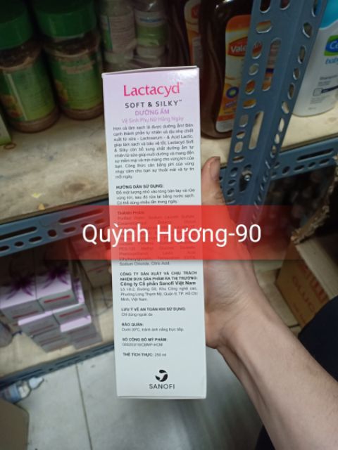 Lactacyd Soft &amp; Silky dung dịch vệ sinh cao cấp cho nữ giới