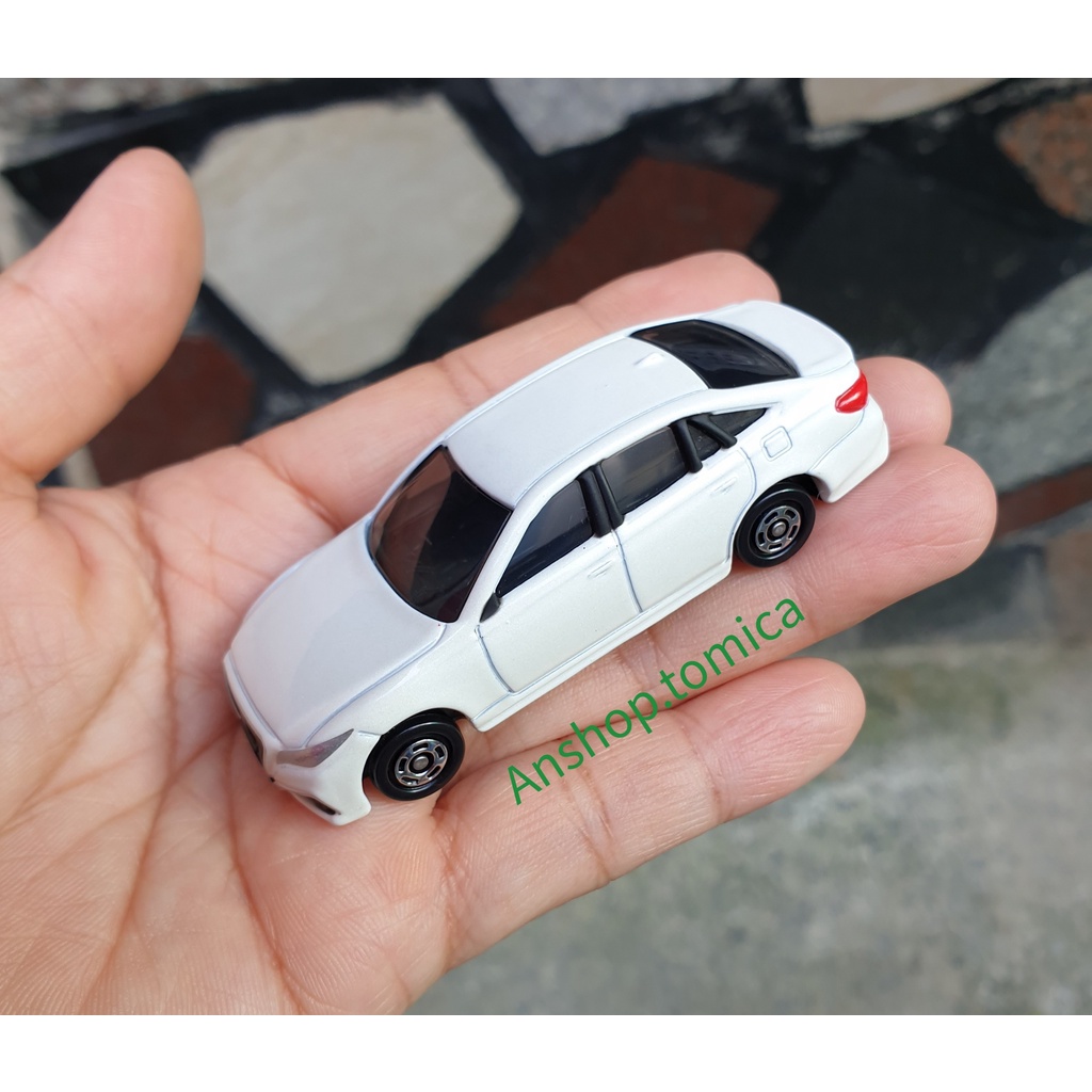 Xe mô hình tĩnh tomica Nhật Bản - Toyota Crown màu trắng