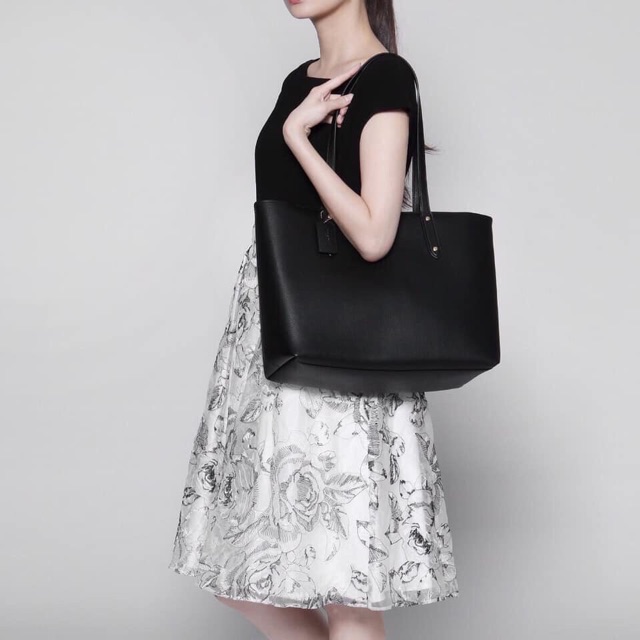 TÚI COACH TOTE MÀU TRƠN DA THẬT F69424