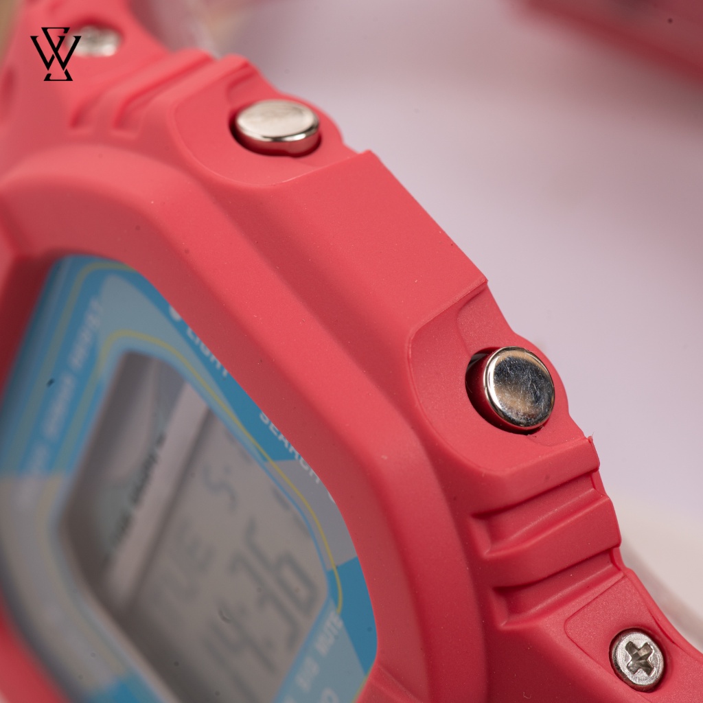 Đồng Hồ Điện Tử Nữ Casio Baby-G WATCHSTORE BLX-560VH-4DR Thiết Kế Mặt Kính Khoáng 40mm, Dây Và Vỏ Nhựa Bền Bỉ