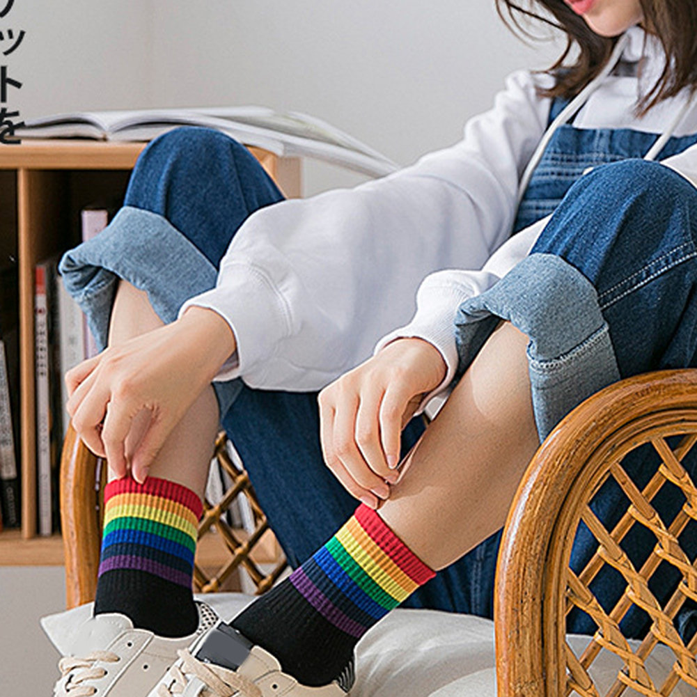 Tất Cotton Hoạ Tiết Kẻ Sọc Cầu Vồng Thời Trang Mùa Đông Cho Nữ
