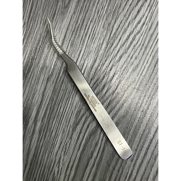 Nhíp nối mi classic cong trơn, dùng để tách và nối mi, làm từ thép không gỉ, gắp êm, nhẹ tay