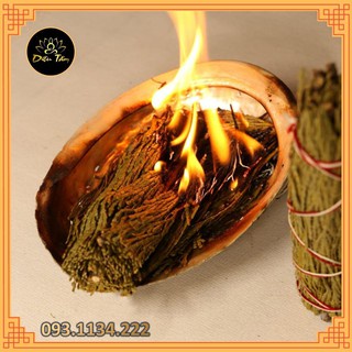 Bó lá Tuyết Tùng xông thanh tẩy nhà cửa