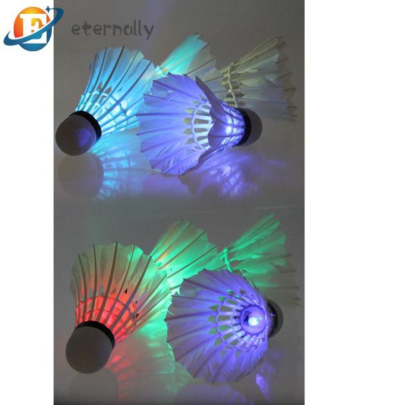 Set 4 quả cầu lông có đèn LED màu rực rỡ 11.25