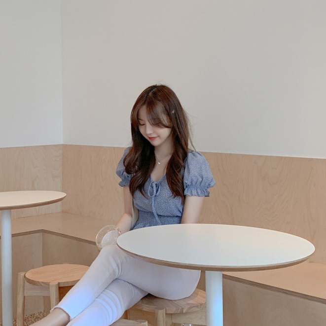 Áo nữ tay ngắn kiểu dáng dễ thương | BigBuy360 - bigbuy360.vn