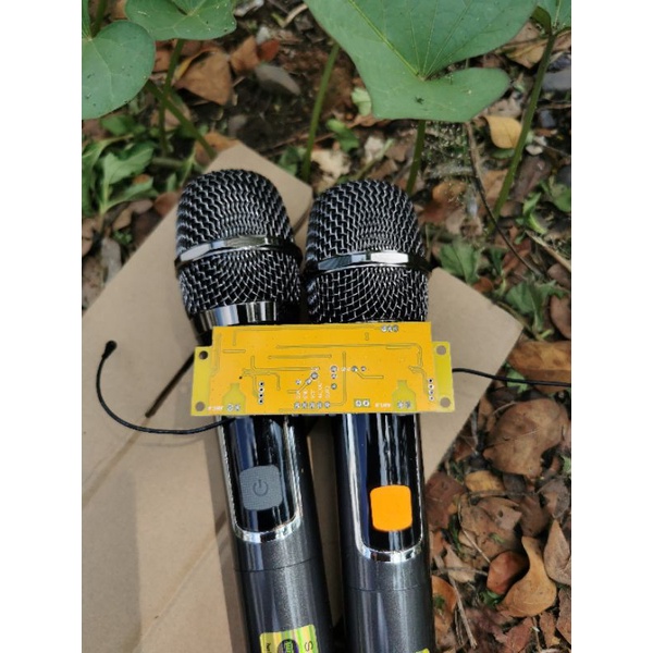 Micro loa kéo Shure UGX888 Sóng UHF Vỏ Nhôm chống hú Cao Cấp Màu Xám Đen