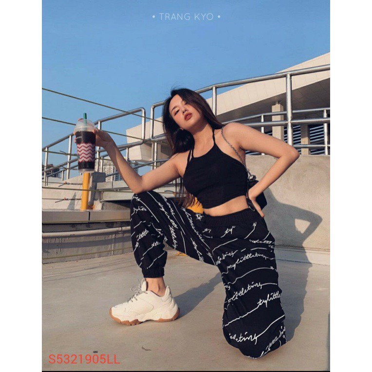 set xinh gồm áo yếm croptop quần thể thao in chữ nhí siêu xinh cool ngầu