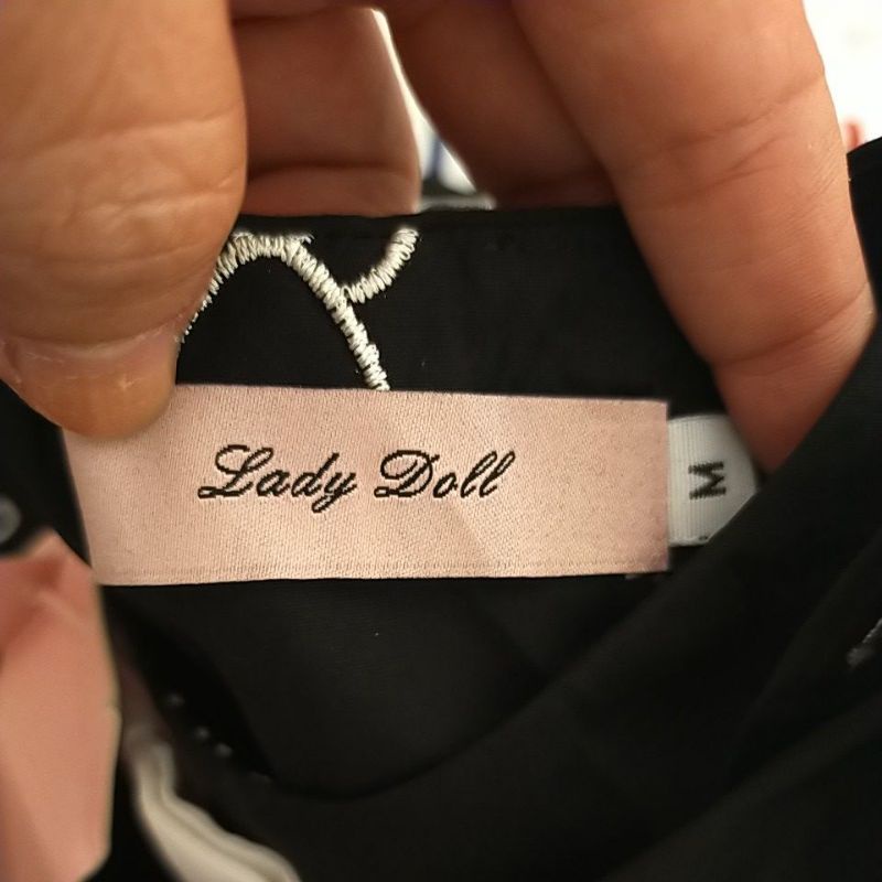 Áo crop top thêu mới nguyên tag