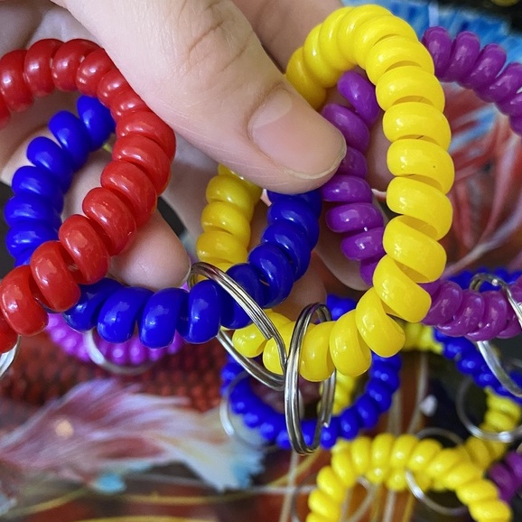 Khoen móc khóa kèm vòng lò xo nhựa