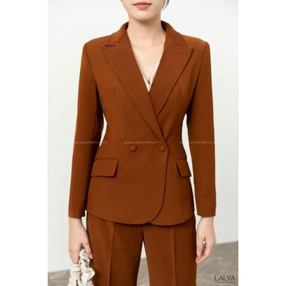 Áo Blazer ôm vạt cong đột chỉ cổ-Nâu_LALYA_AV65