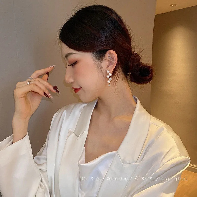 1 Đôi Khuyên Tai Hạt Nho Đính Ngọc Trai Thời Trang Nữ Sang Trọng