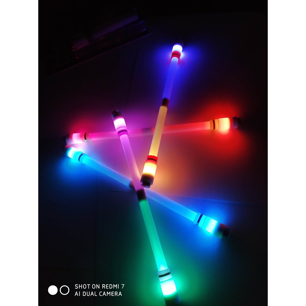 Bút quay đèn led 7 màu - 2 khớp - có nam châm