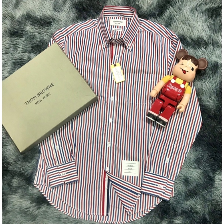 Áo sơ mi Thom Brown sọc đỏ đen, viền khuy áo