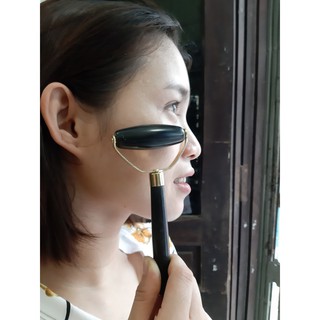 Cây lăn đá massage mặt